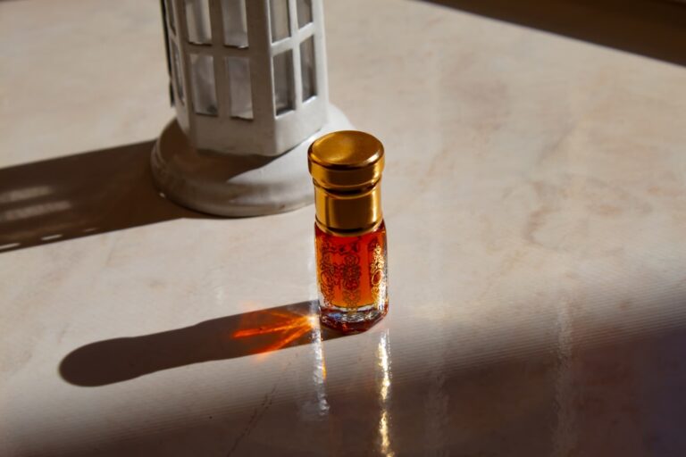 Scent Longevity Essential Oils: Boost Performance & Purity - minimalist luxury diffuser essential oil science