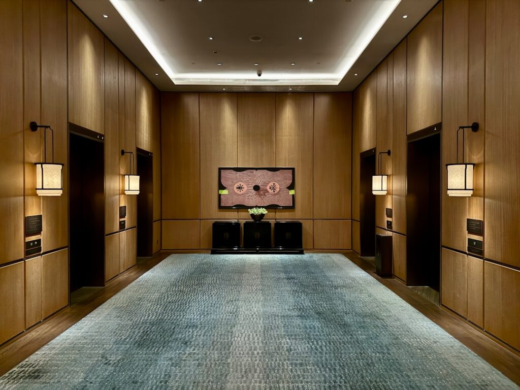 Curating Hotel Scent: Wynn & Ritz-Carlton Aroma at Home - minimalist luxury hotel lobby