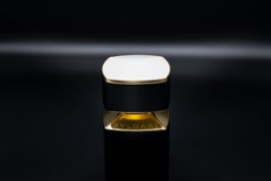 Pure Essential Oils vs. Fragrance Oils: A Refined Choice